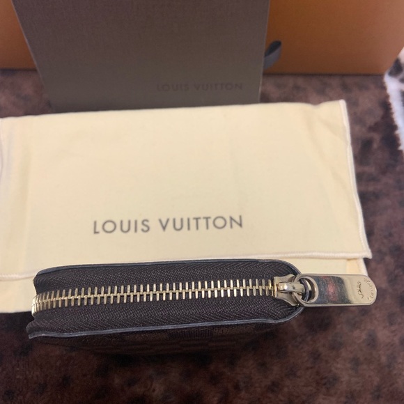 Damier Ebene zippy wallet in good used condition, no flaws - Picture 3 of 8